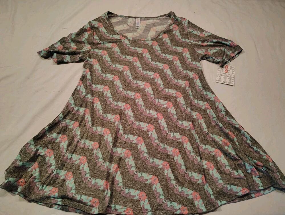 LuLaRoe Perfect T Short Sleeve Shirt Top Size Small NWT S Faded Gray Stripe NEW